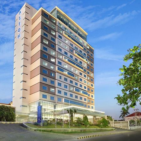Aston Kupang Hotel & Convention Center Exteriör bild