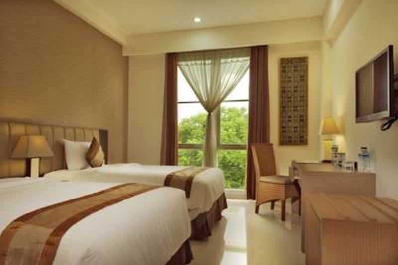 Aston Kupang Hotel & Convention Center Exteriör bild