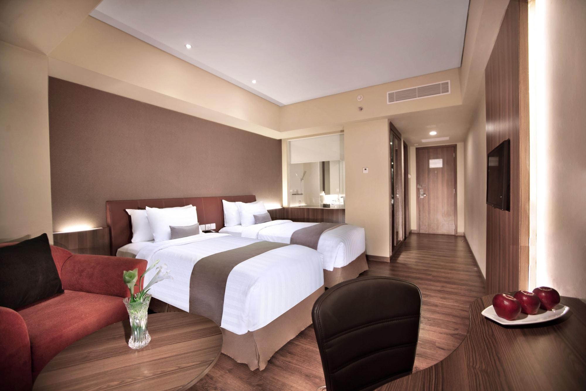 Aston Kupang Hotel & Convention Center Exteriör bild