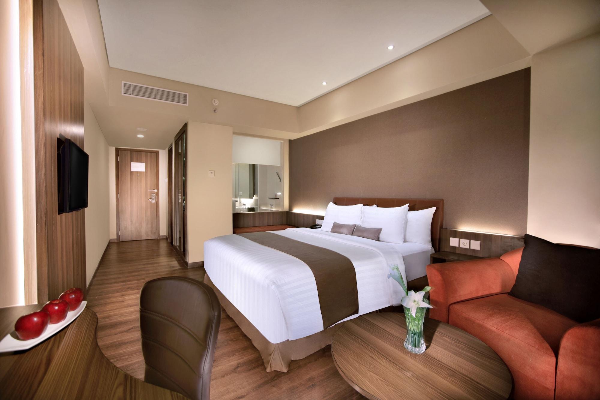 Aston Kupang Hotel & Convention Center Exteriör bild