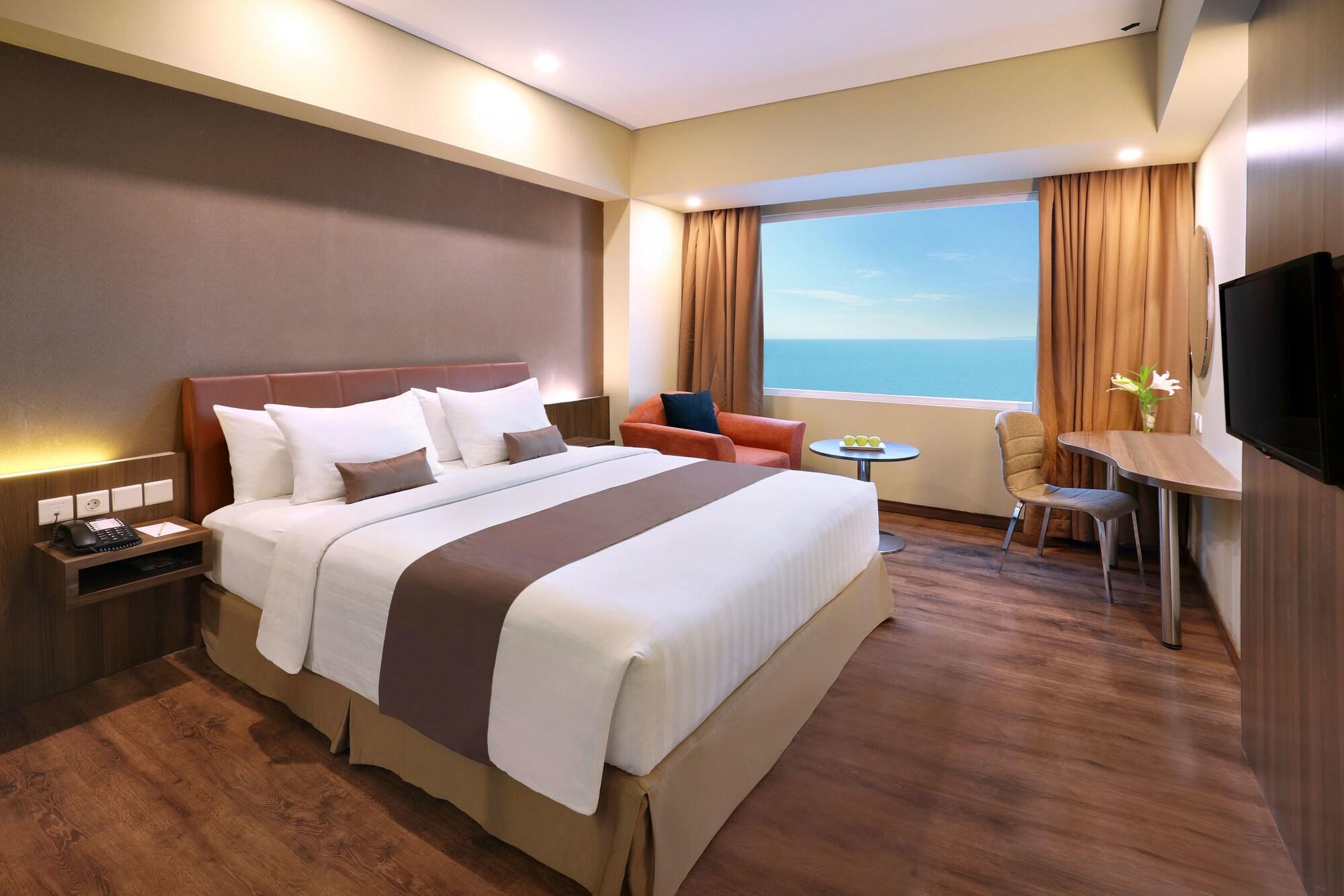 Aston Kupang Hotel & Convention Center Exteriör bild