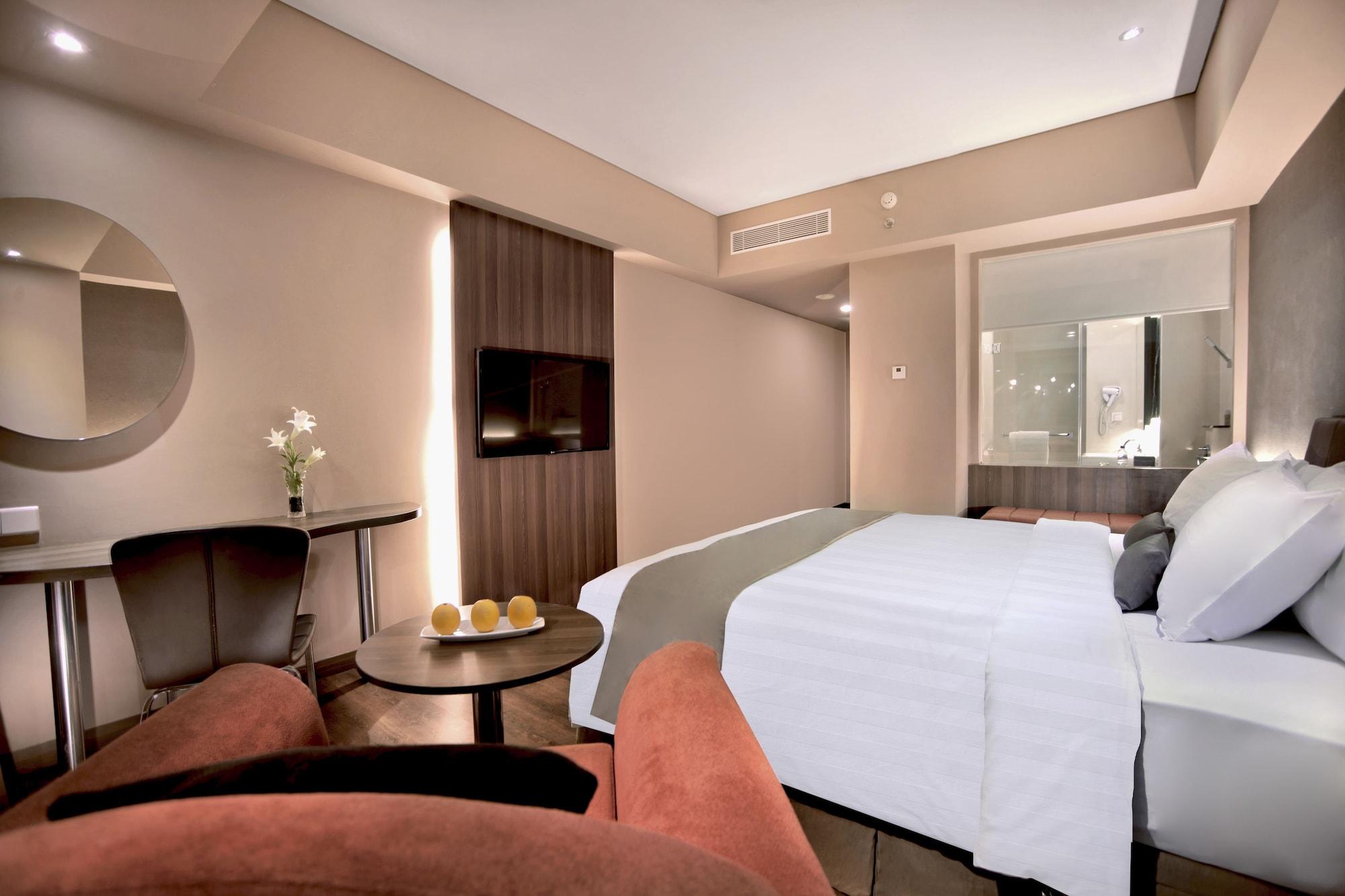 Aston Kupang Hotel & Convention Center Exteriör bild