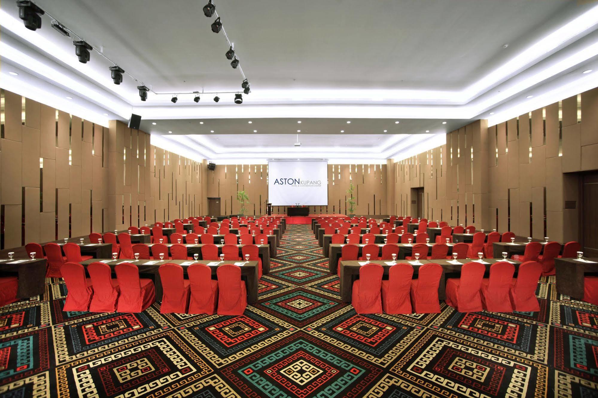 Aston Kupang Hotel & Convention Center Exteriör bild