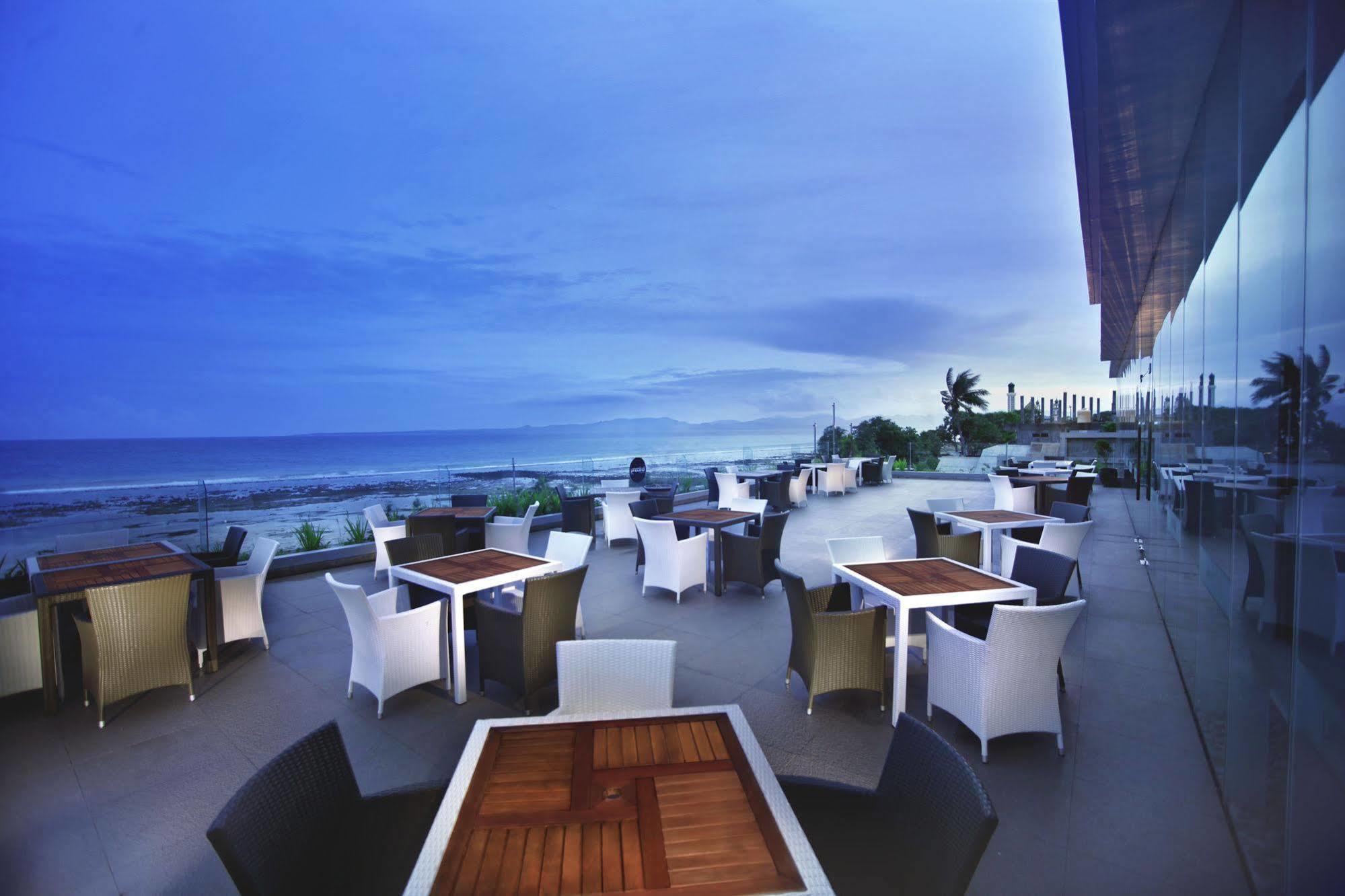 Aston Kupang Hotel & Convention Center Exteriör bild