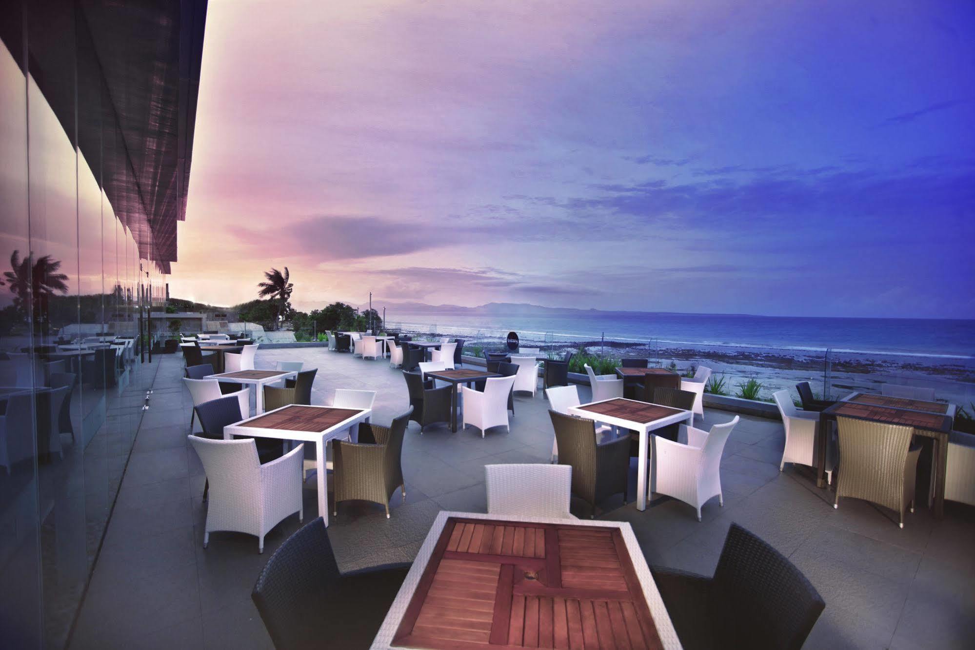 Aston Kupang Hotel & Convention Center Exteriör bild